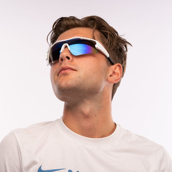 Træning, fritid, eller bare en god kop kaffe i solen — Canis sportsbriller følger dig hele dagen 🕶️